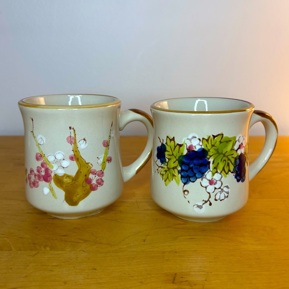 Vintage Sunnycraft Stoneware #21100 Coffee Mug Set of 2 Grapes & Pink Blossoms